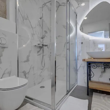 ベッド・アンド・ブレックファスト Luxury Palace