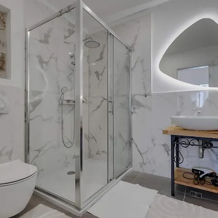 ベッド・アンド・ブレックファスト Luxury Palace マカルスカ