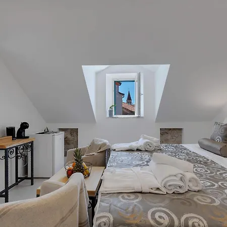 Luxury Palace マカルスカ