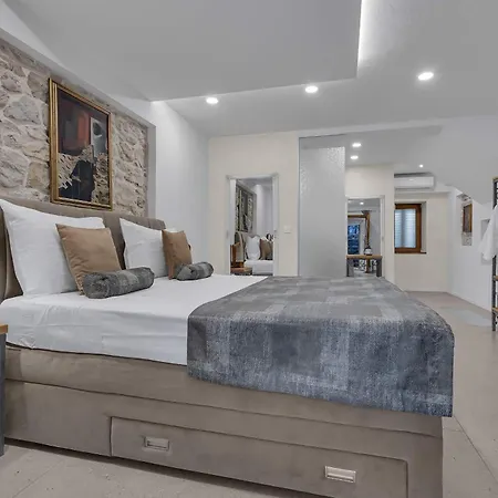 Luxury Palace ベッド・アンド・ブレックファスト 4*