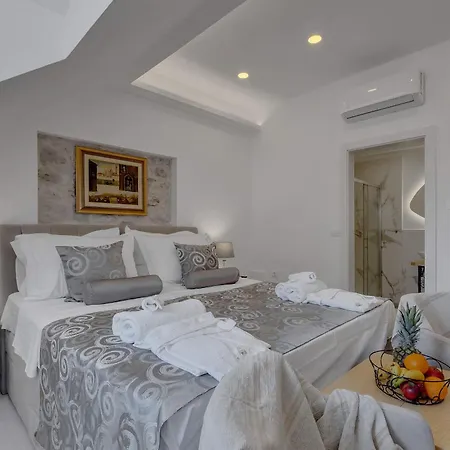 Luxury Palace ベッド・アンド・ブレックファスト 4*