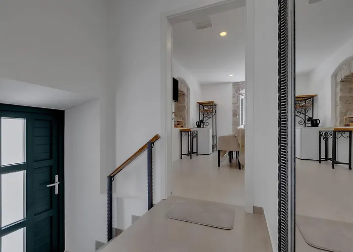 Luxury Palace Bed & Breakfast 4*