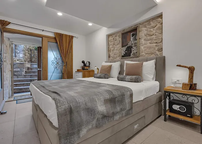 Luxury Palace Bed & Breakfast