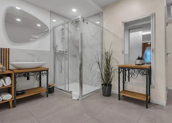 Luxury Palace Bed & Breakfast