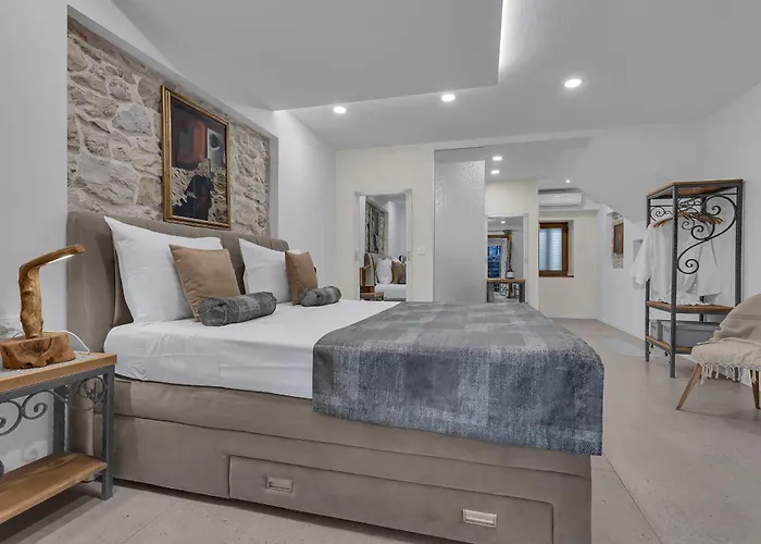 Luxury Palace Bed & Breakfast 4*