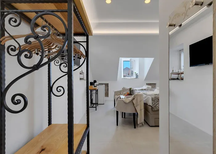 Bed & Breakfast Luxury Palace