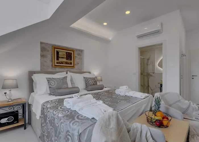 Luxury Palace Bed & Breakfast 4*