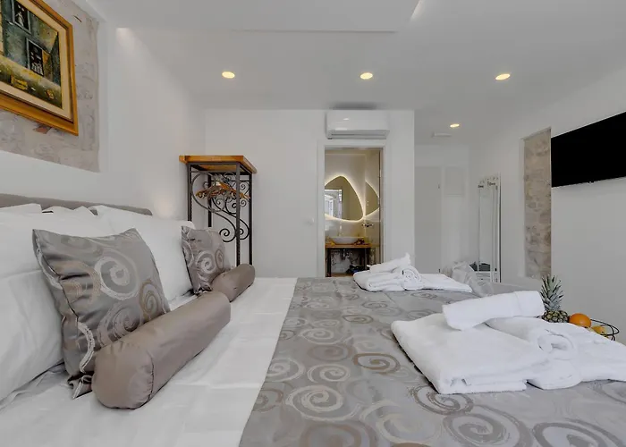 Bed & Breakfast Luxury Palace 4*