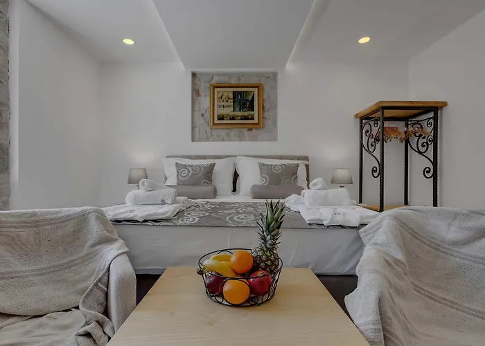 Luxury Palace Bed & Breakfast