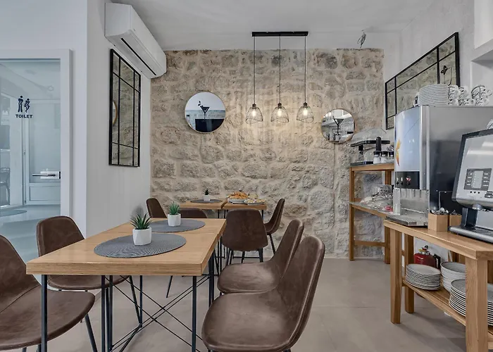 Luxury Palace Bed & Breakfast 4*